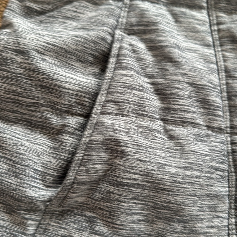 North Face burgundy and gray vest - Picture 4 of 8